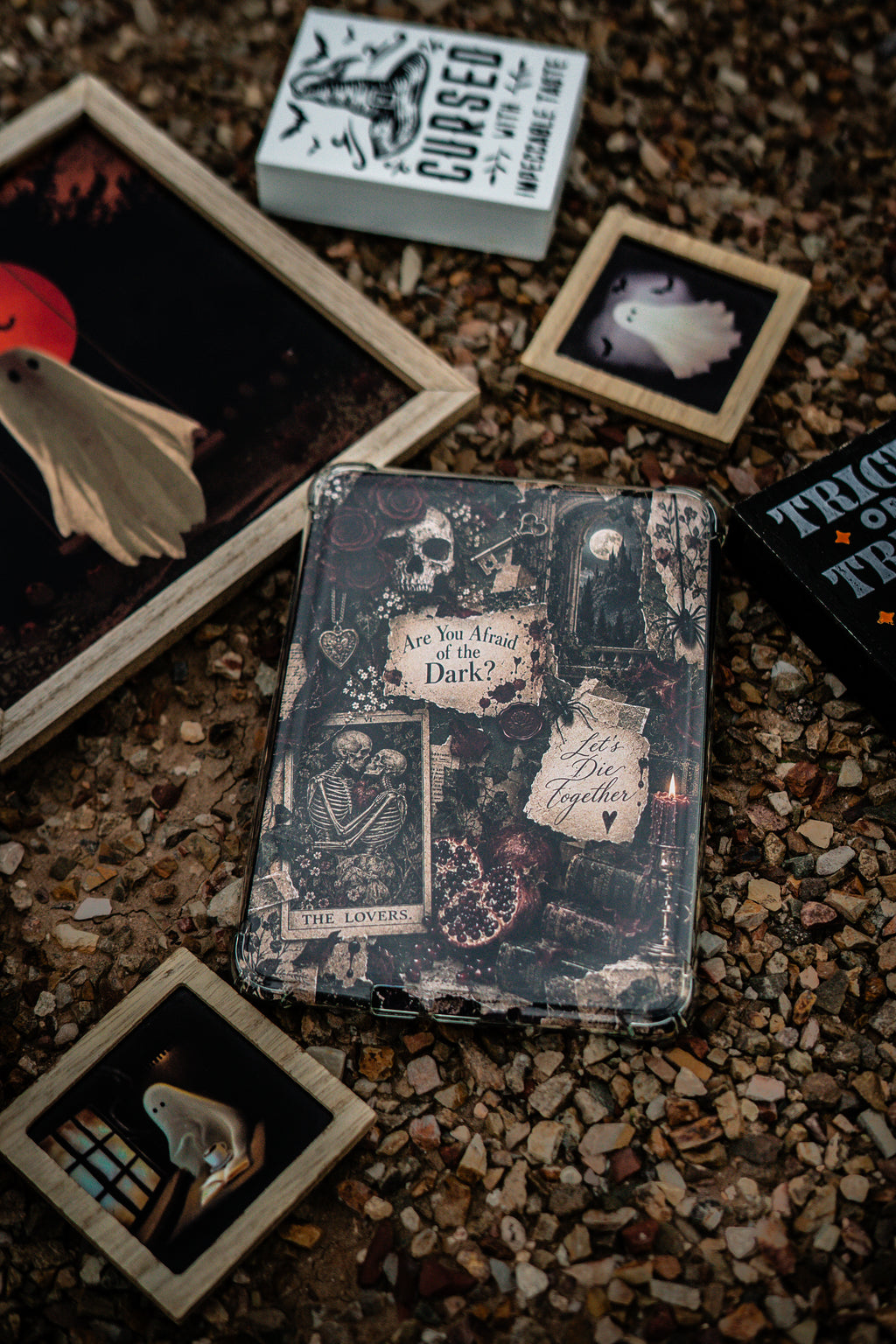 Are You Afraid of the Dark? | Spooky Kindle Insert